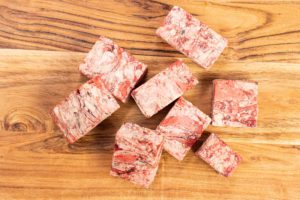Premium frozen pet food delivery: delectable lamb and salmon mix cubes, a combination of high-quality proteins for a balanced and nourishing diet for your beloved pet.