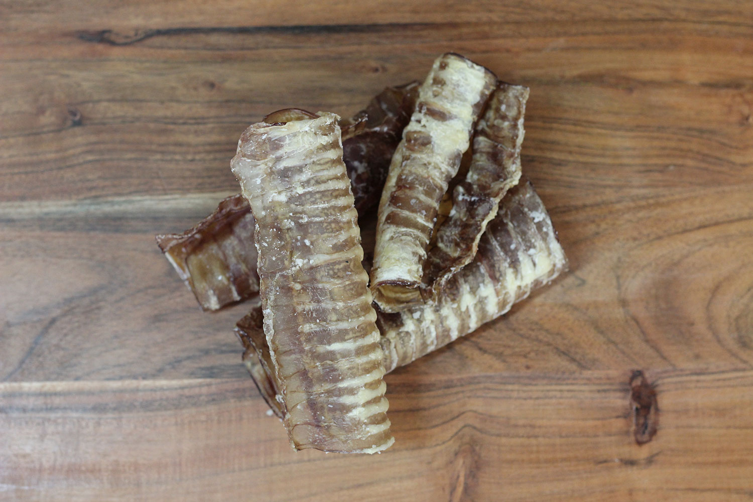 Natural pet treat: Beef trachea, a flavourful and chewy snack that promotes dental health and provides a satisfying experience for your furry companion.