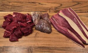 Beef, Tongue, Cheek and Heart 500g of pure chunky minced Beef with minced tongue, cheek and heart Gourmet Range, Raw Dog Food - 500g